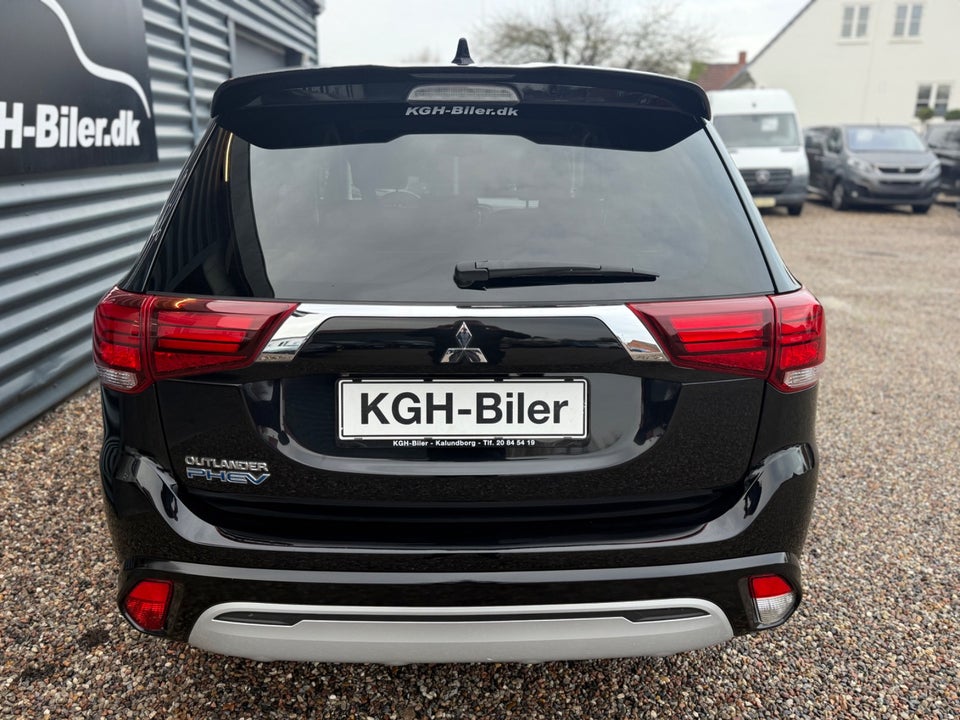 Mitsubishi Outlander 2,4 PHEV Invite CVT 4WD 5d