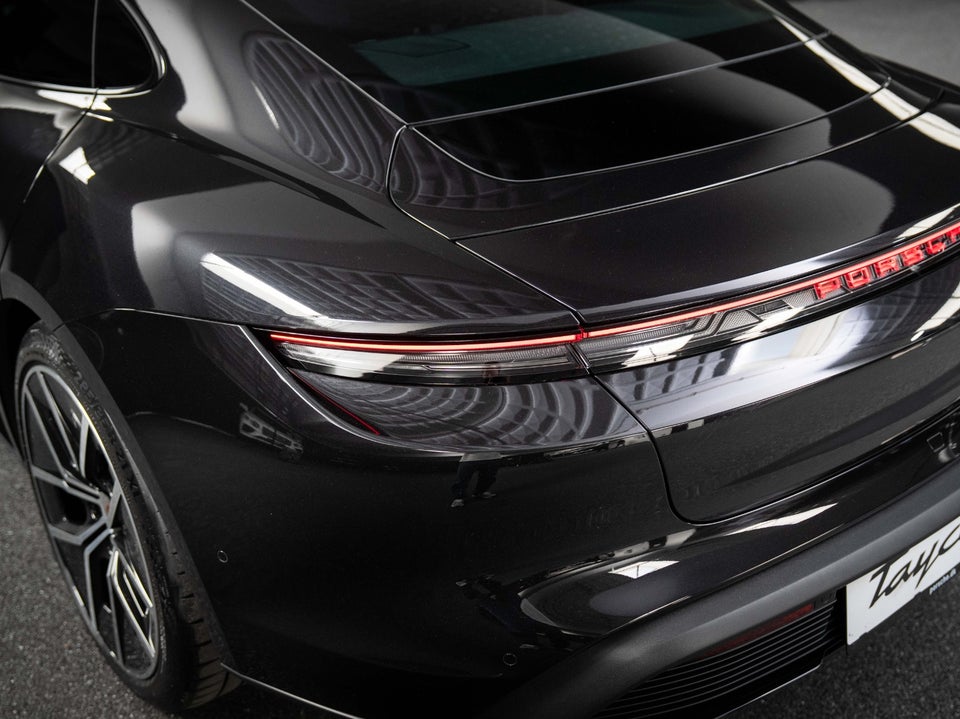 Porsche Taycan Performance+ Black Edition 4d
