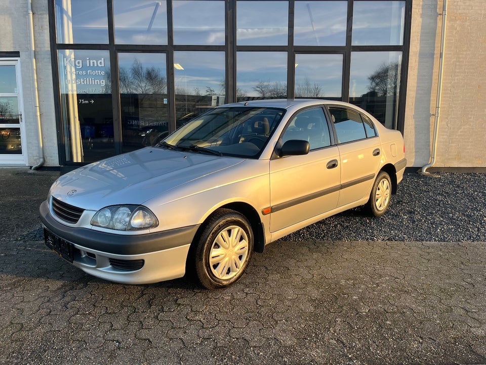 Toyota Avensis 1,6 Terra 4d