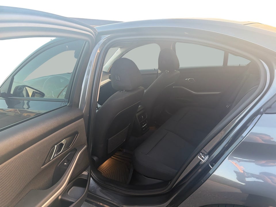 BMW 320i 2,0 Connected aut. 4d