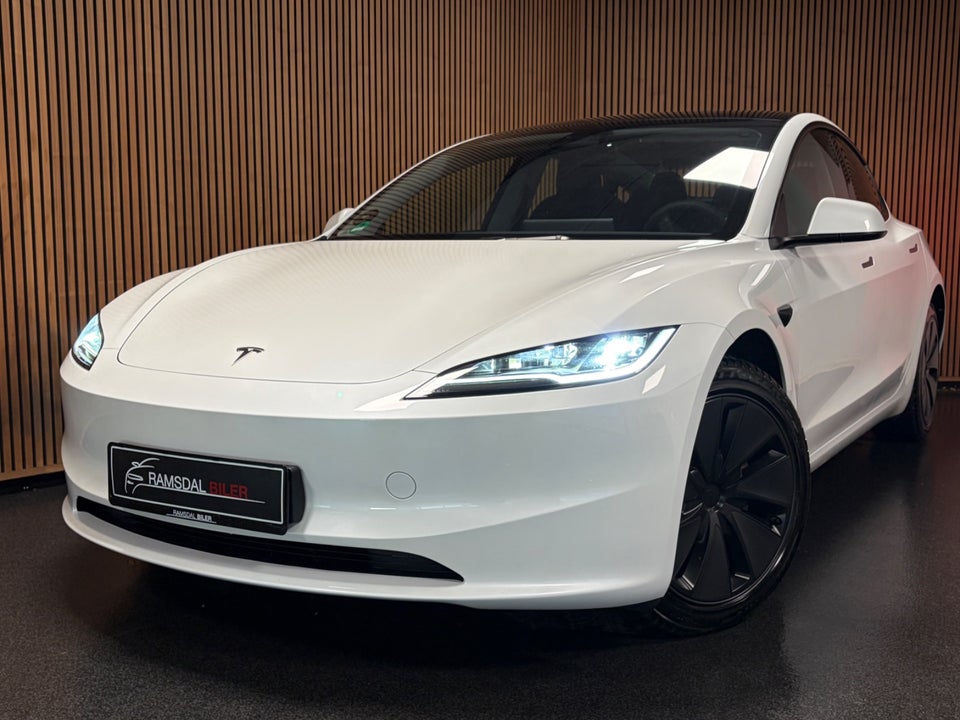 Tesla Model 3 RWD 4d