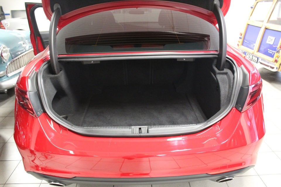 Alfa Romeo Giulia 2,0 T 200 Edizione aut. 4d