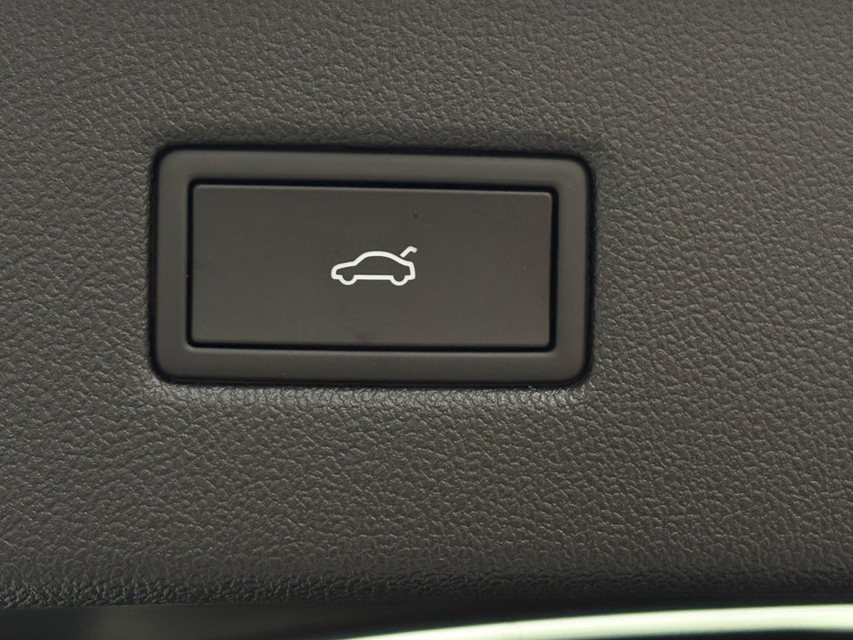 Ford Capri 82 Premium Extended Range 5d