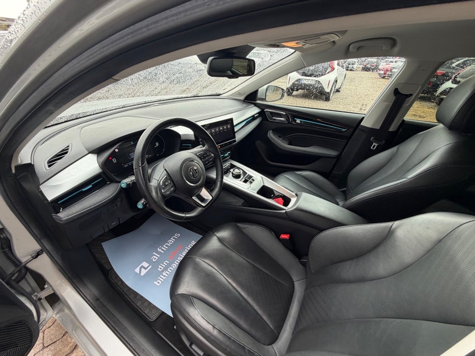 MG MG5 61 Luxury 5d