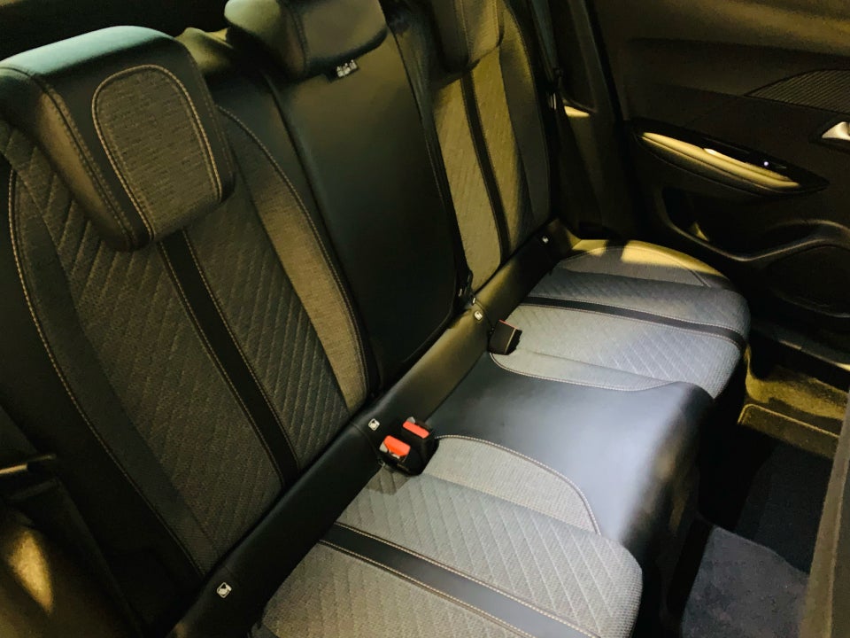 Peugeot e-2008 50 Allure 5d