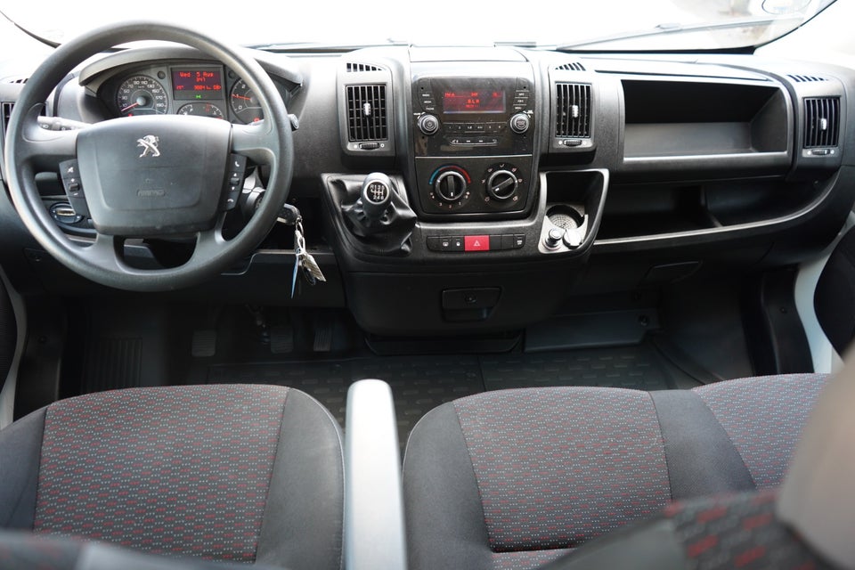 Peugeot Boxer 330 2,0 BlueHDi 130 L2H1 Premium