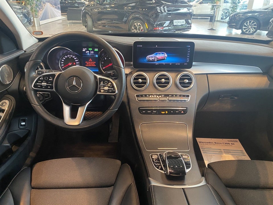 Mercedes C300 de 2,0 AMG Line stc. aut. 5d