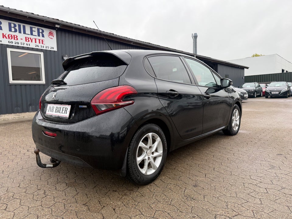 Peugeot 208 1,2 VTi 82 Allure Sky 5d