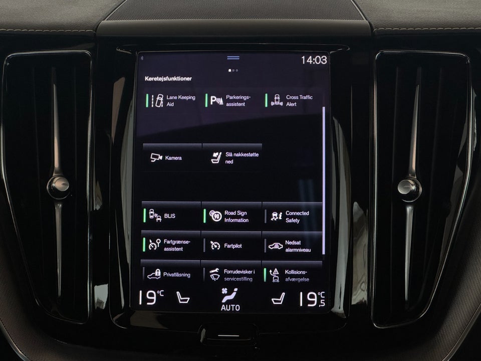 Volvo XC60 2,0 T8 ReCharge R-Design aut. AWD 5d