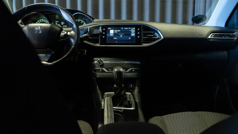 Peugeot 308 1,2 e-THP 110 Active SW 5d