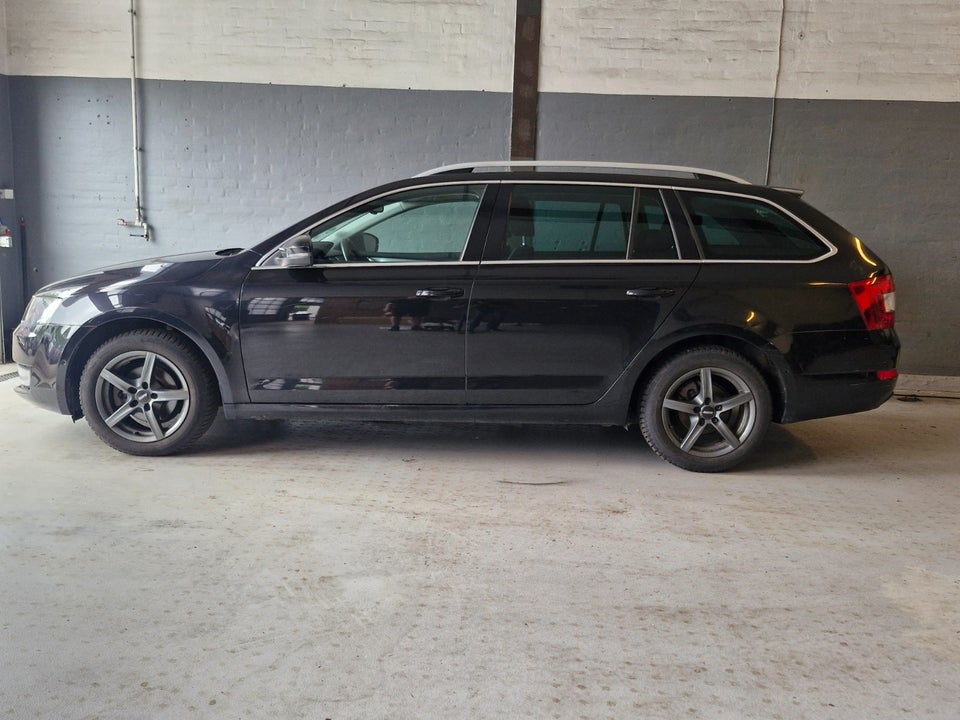 Skoda Octavia 1,6 TDi 110 Style Combi DSG 5d