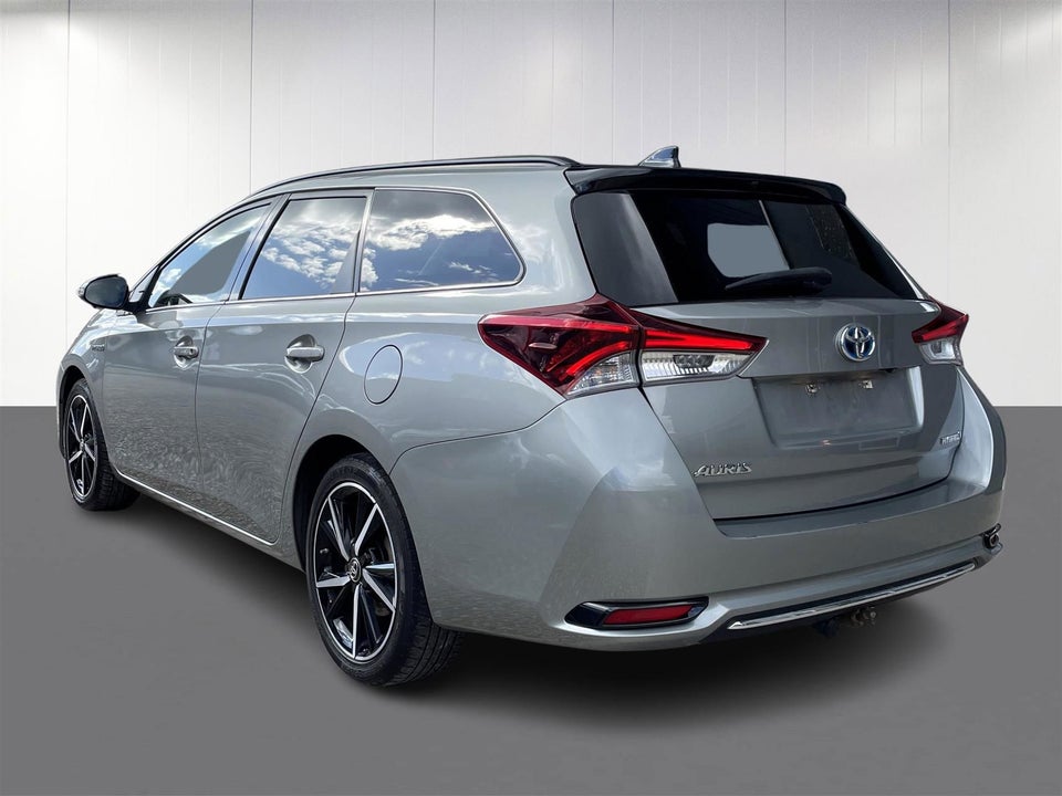 Toyota Auris 1,8 Hybrid Prestige Touring Sports CVT 5d