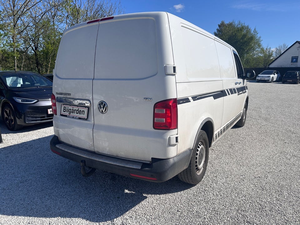 VW Transporter 2,0 TDi 102 Kassevogn lang