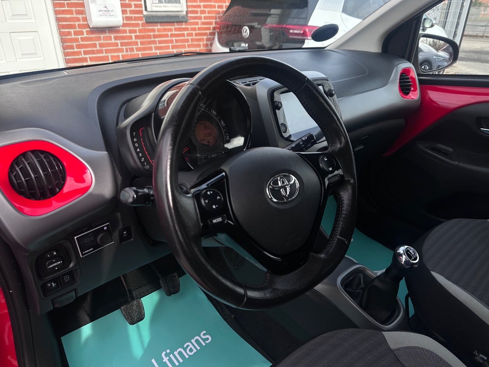 Toyota Aygo 1,0 VVT-i x-plore 5d