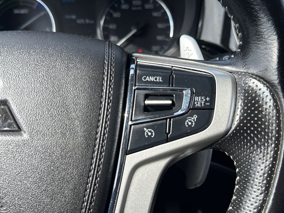 Mitsubishi Outlander 2,4 PHEV Invite CVT 4WD 5d