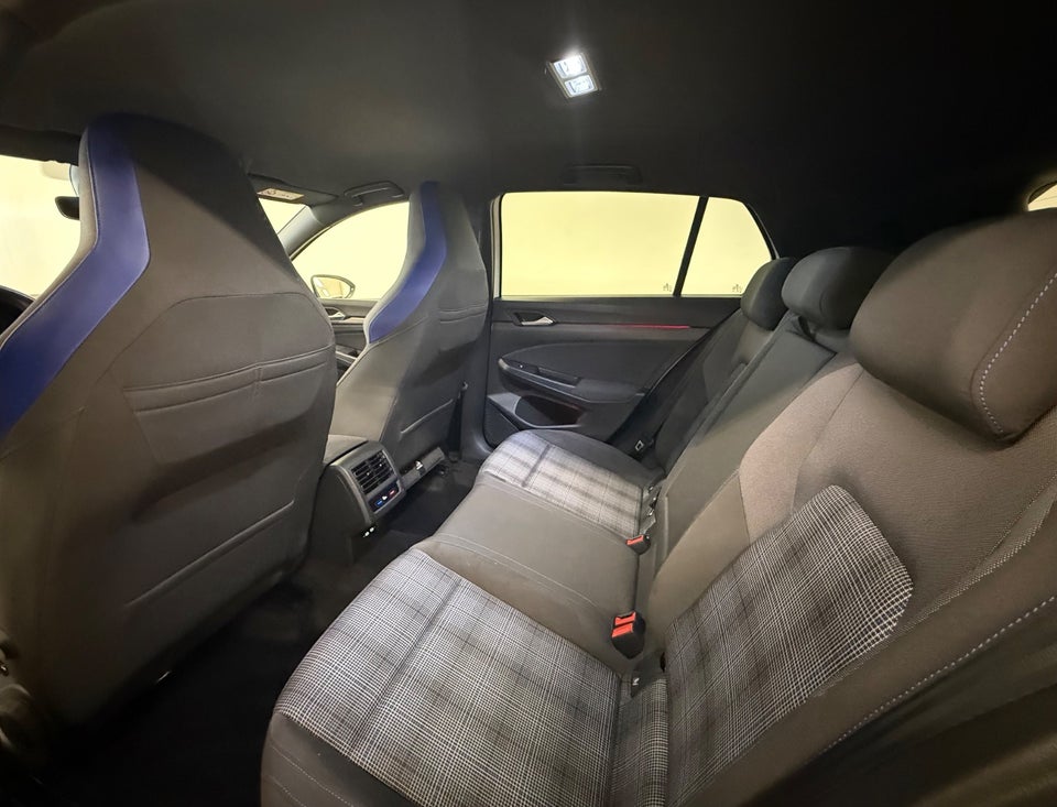 VW Golf VIII 1,4 GTE DSG 5d