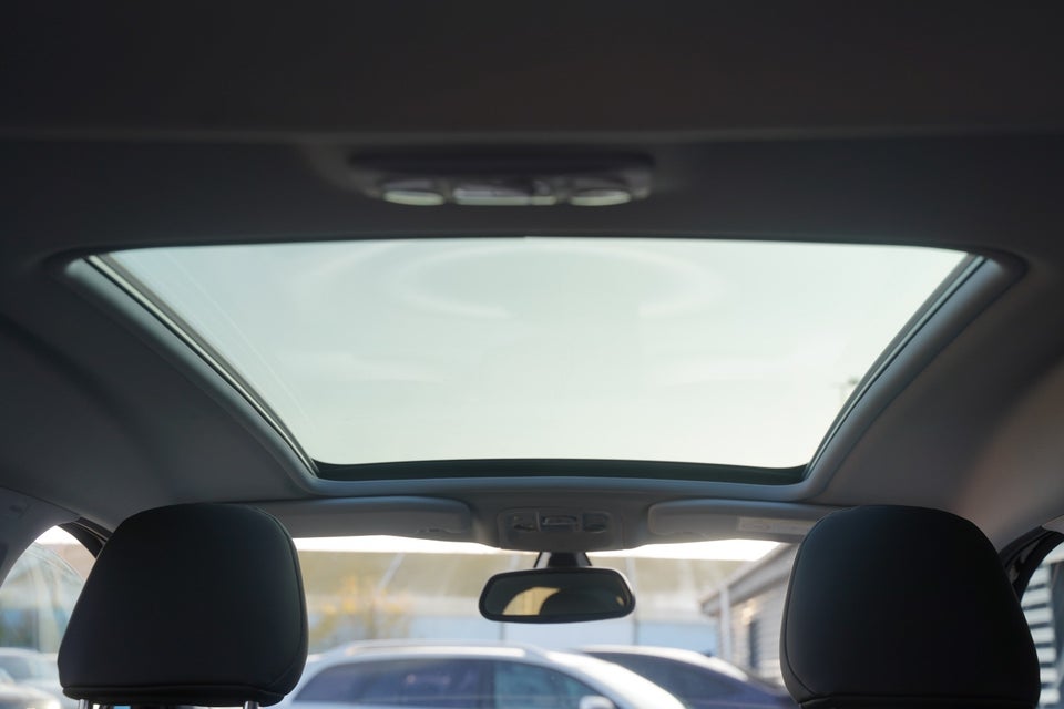 Peugeot 2008 1,5 BlueHDi 100 Prestige Sky 5d