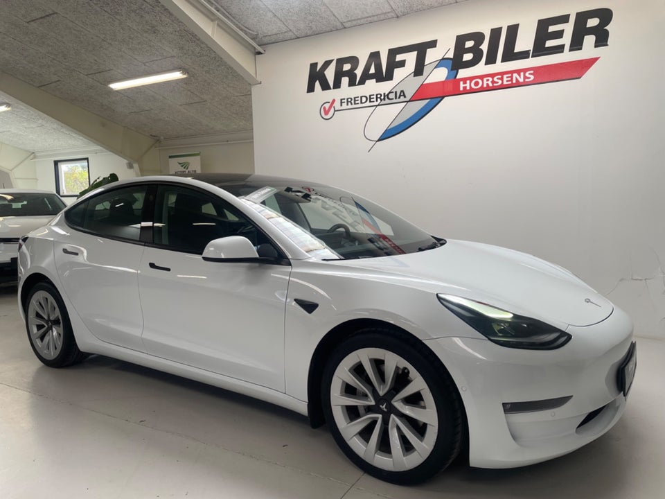 Tesla Model 3 Long Range AWD 4d