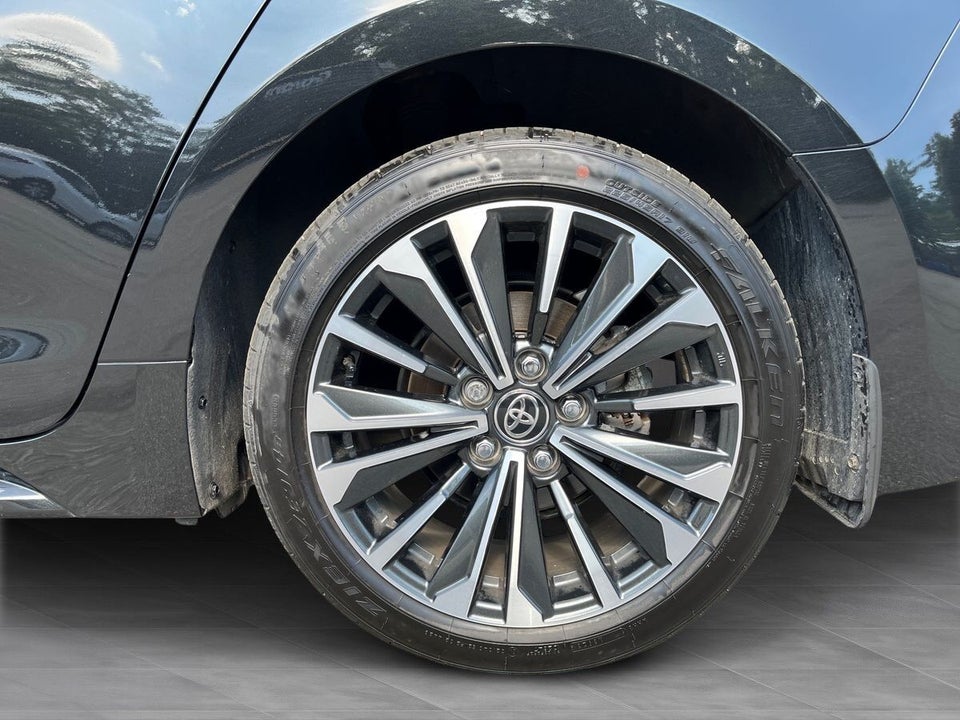 Toyota Corolla 1,8 Hybrid Style Touring Sports e-CVT 5d