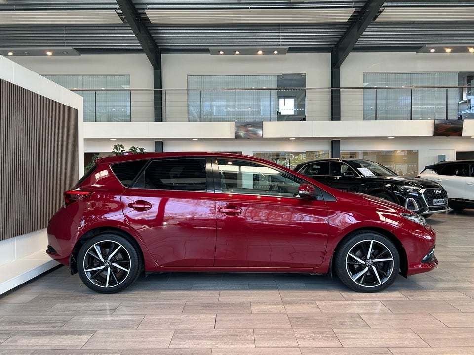 Toyota Auris 1,2 T T2 Spirit 5d