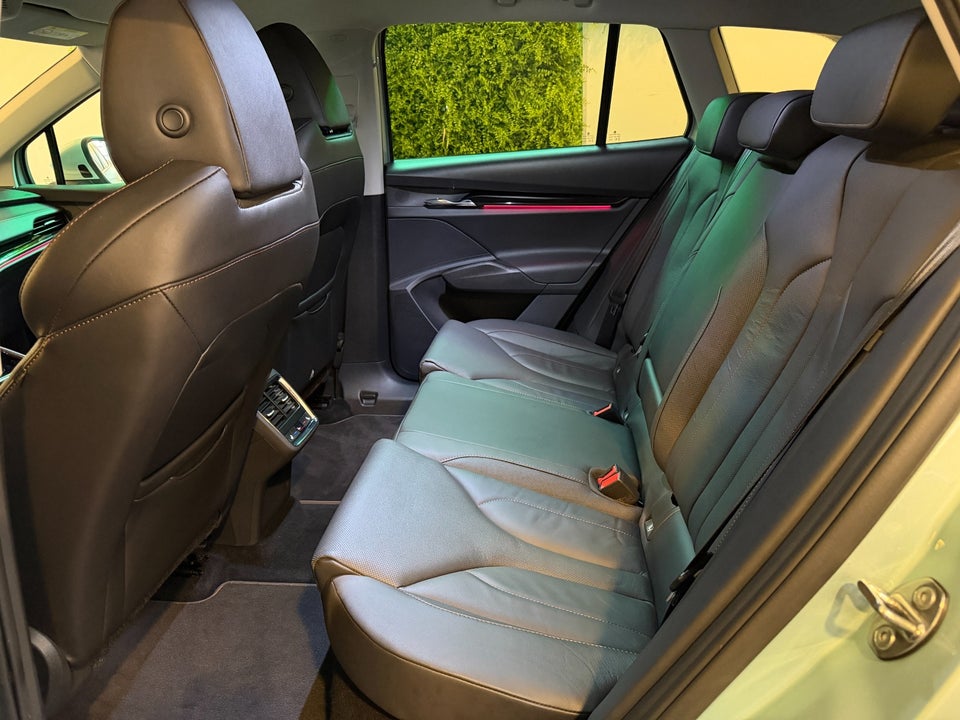 Skoda Enyaq 80 iV Suite 5d