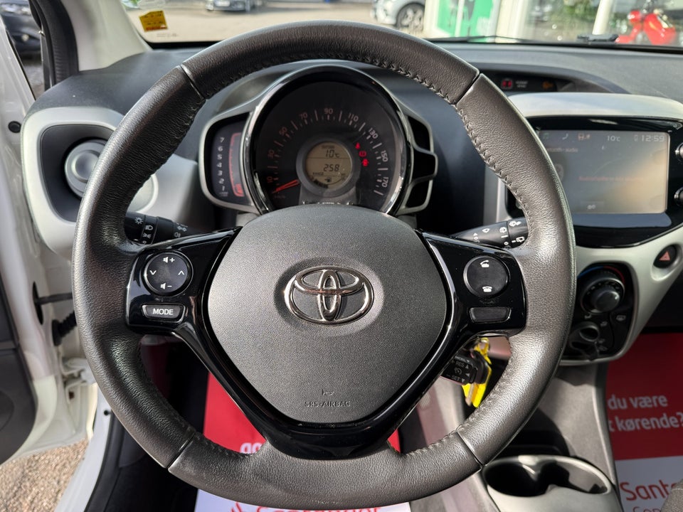 Toyota Aygo 1,0 VVT-i x-press 5d