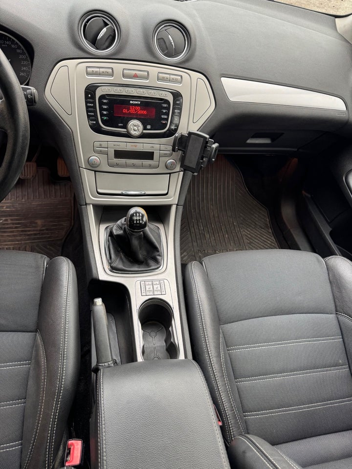 Ford Mondeo 2,0 Ambiente stc. 5d