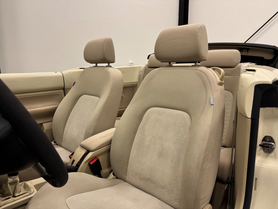 VW New Beetle 1,6 Trendline Cabriolet 2d