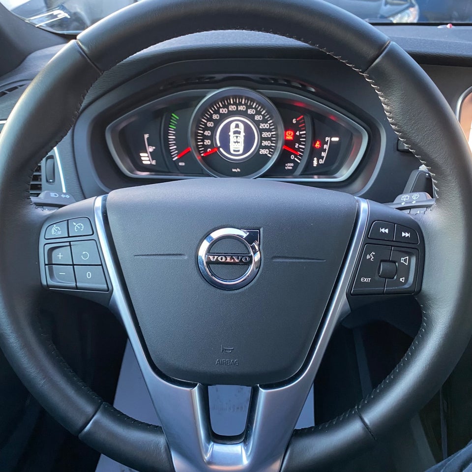 Volvo V40 2,0 D3 150 Momentum aut. 5d