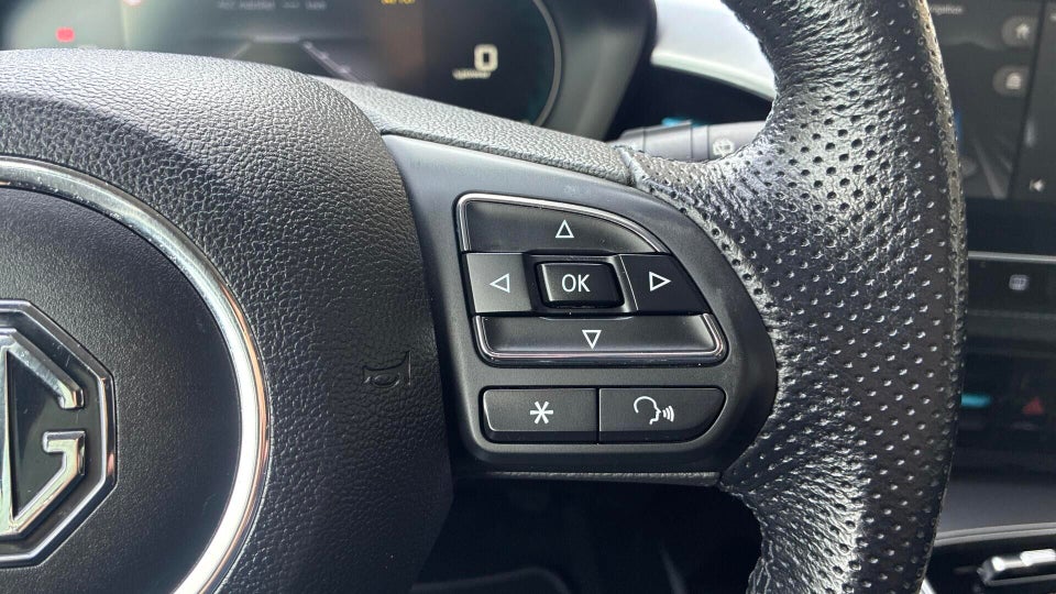 MG MG5 61 Luxury 5d