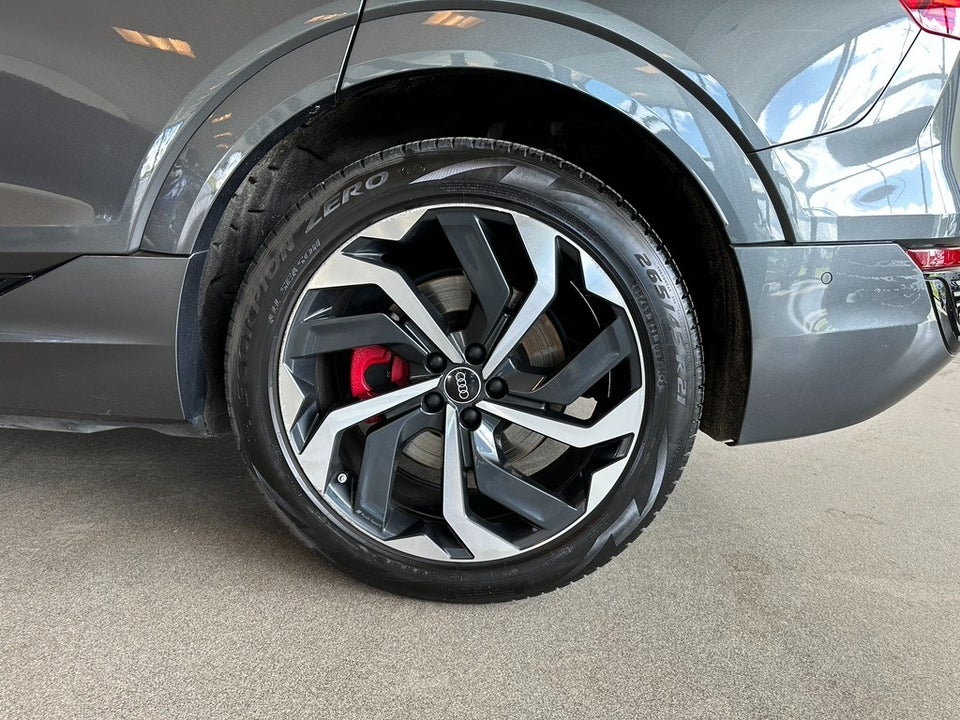 Audi Q8 e-tron 55 S-line quattro 5d