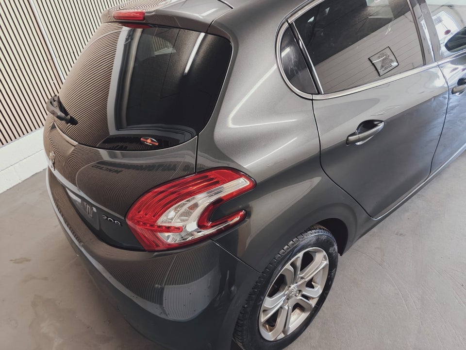 Peugeot 208 1,2 VTi Allure 5d