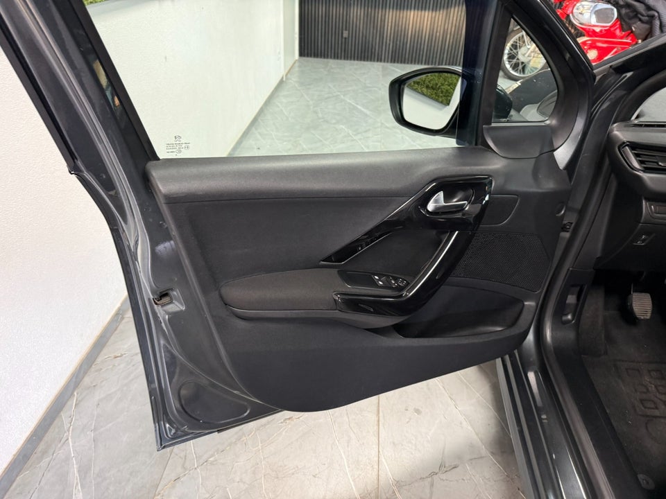 Peugeot 208 1,6 BlueHDi 100 Active 5d