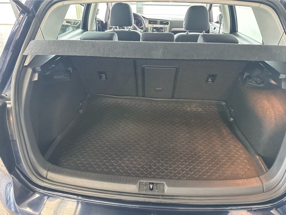 VW Golf VII 2,0 TDi 150 R-line BMT 5d
