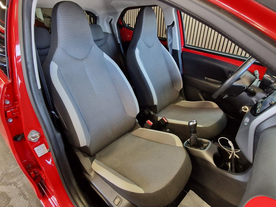 Toyota Aygo 1,0 VVT-i x-press 5d