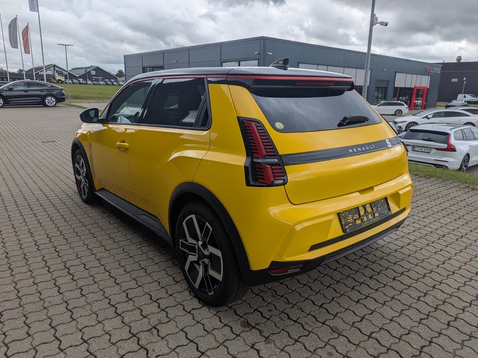 Renault 5 E-Tech 40 Techno 5d