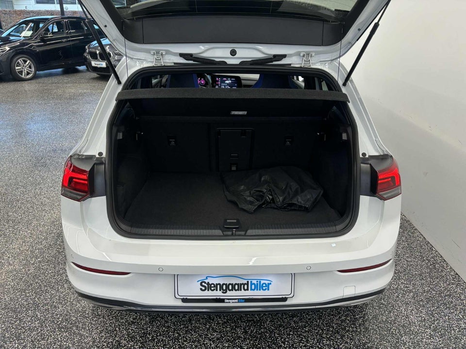 VW Golf VIII 1,4 GTE DSG 5d