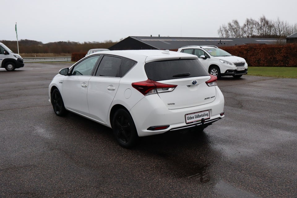 Toyota Auris 1,8 Hybrid Executive CVT 5d