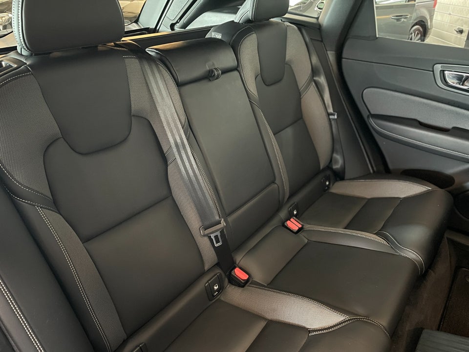 Volvo XC60 2,0 T8 ReCharge R-Design aut. AWD 5d