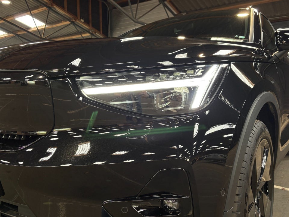 Volvo EX40 Extended Range Black Edition 5d