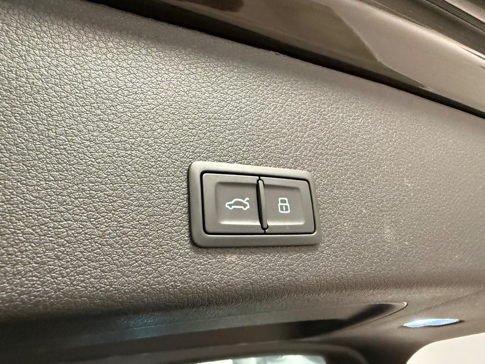 Audi Q8 e-tron 50 S-line quattro 5d