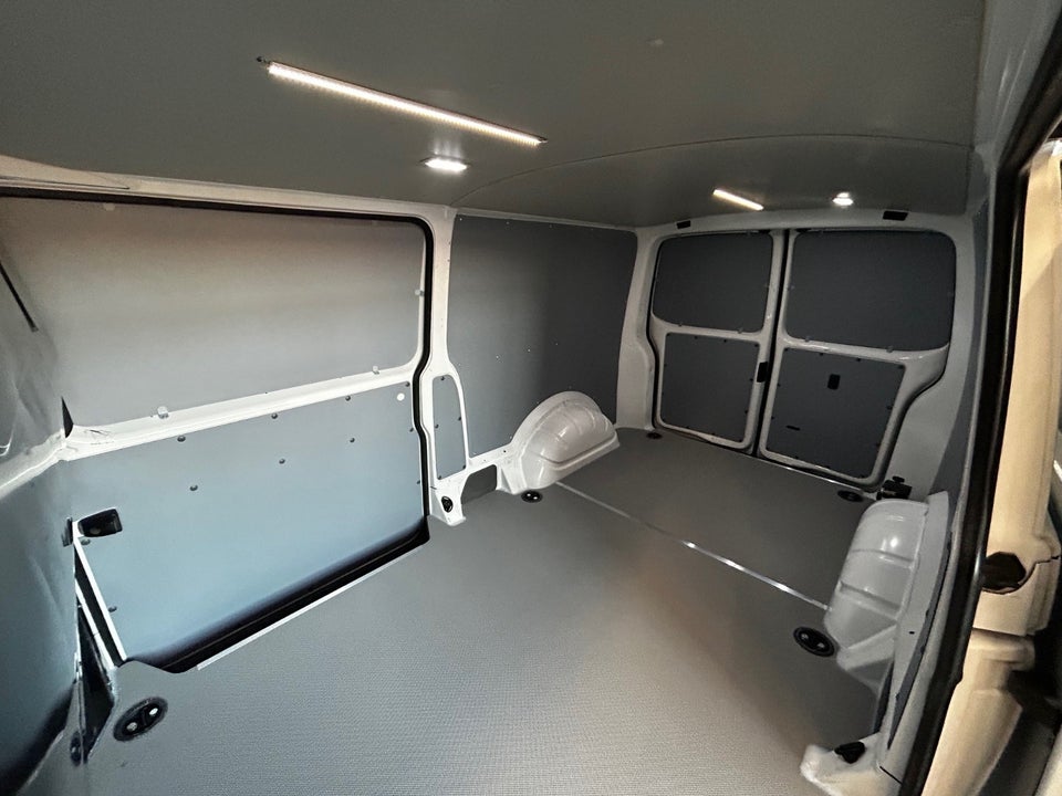 VW Transporter 2,0 TDi 150 Kassevogn DSG lang