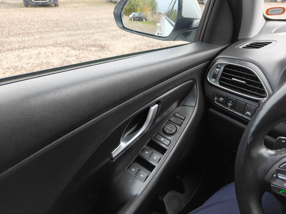 Hyundai i30 1,4 T-GDi Life Komfort stc. DCT 5d