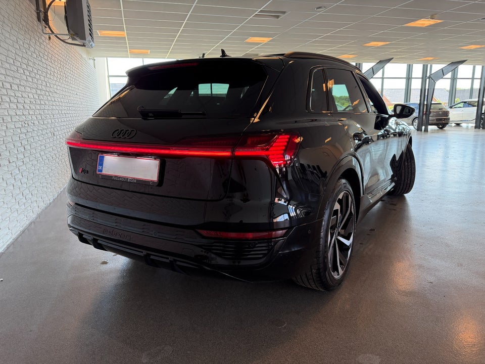 Audi Q8 e-tron 55 S-line quattro 5d