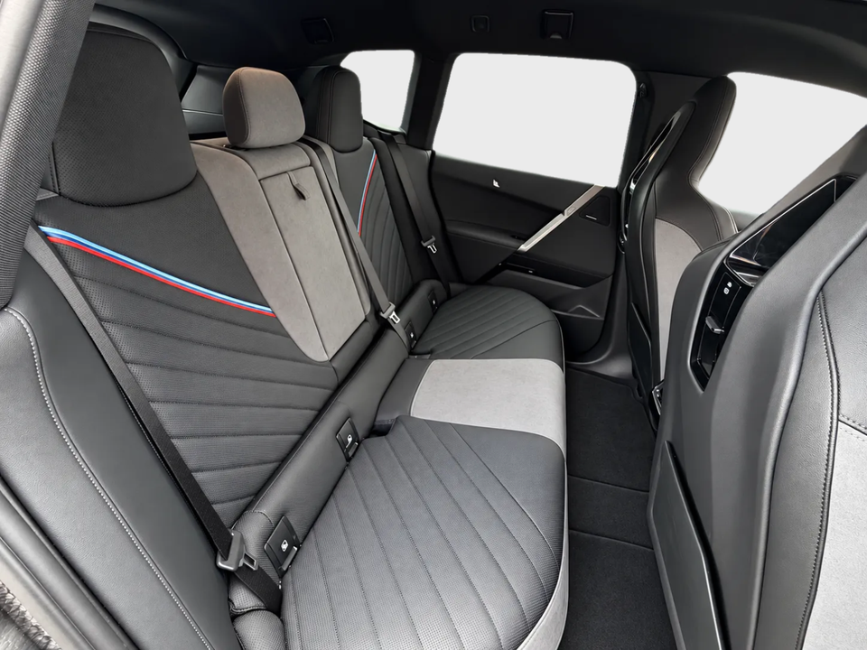 BMW iX xDrive45 Fully Charged M-Sport Pro 5d