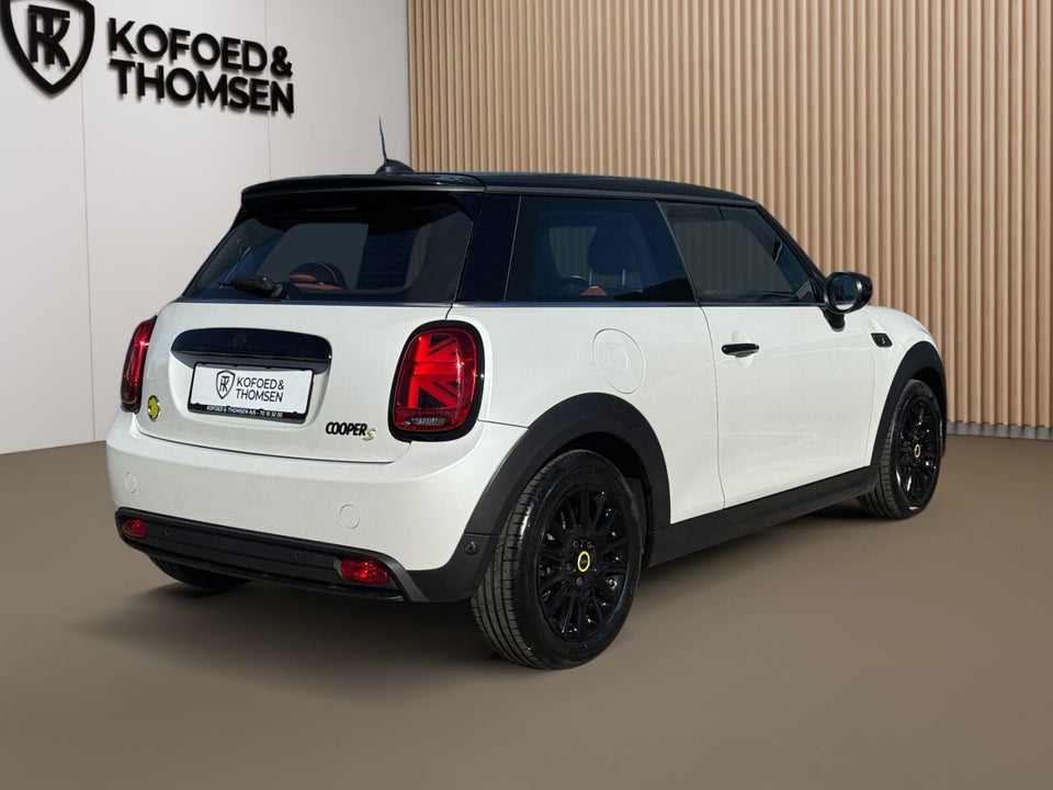 MINI Cooper SE Essential 3d