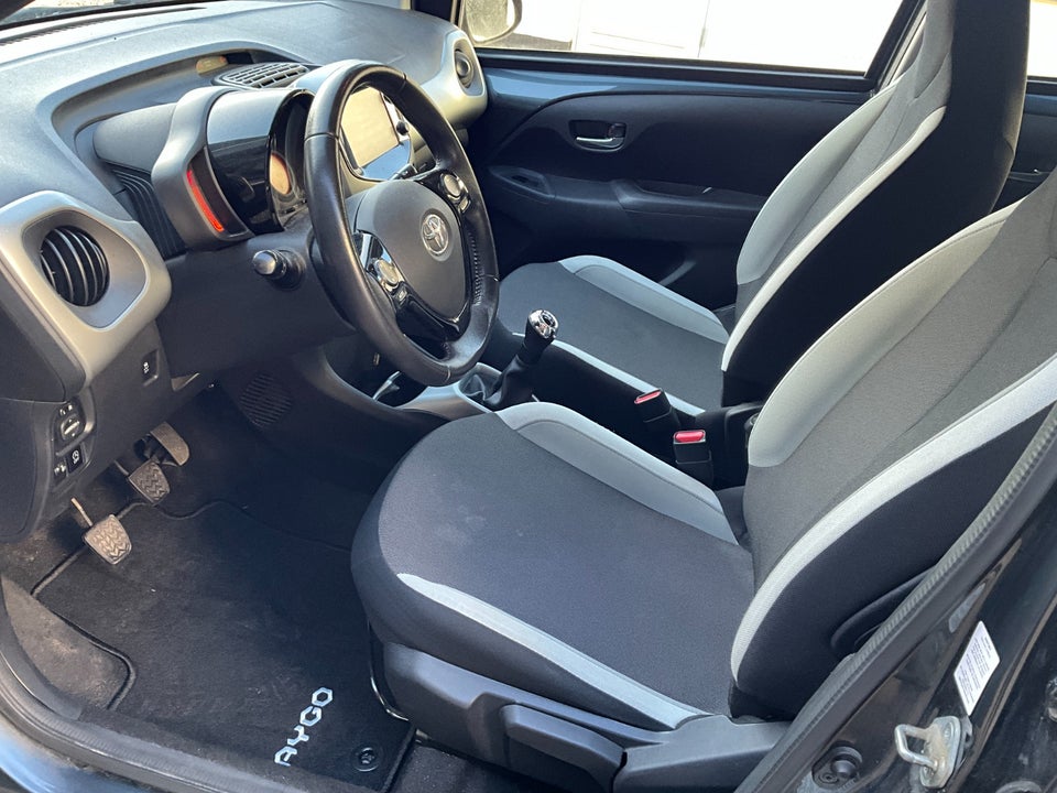 Toyota Aygo 1,0 VVT-i x-play 5d