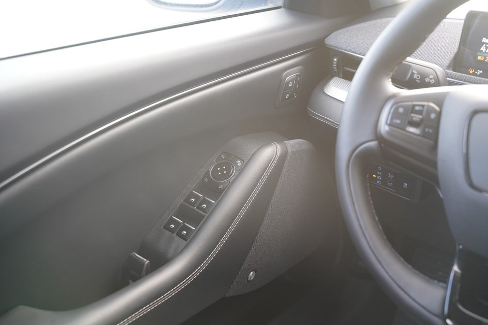 Ford Mustang Mach-E 73 Standard Range 5d