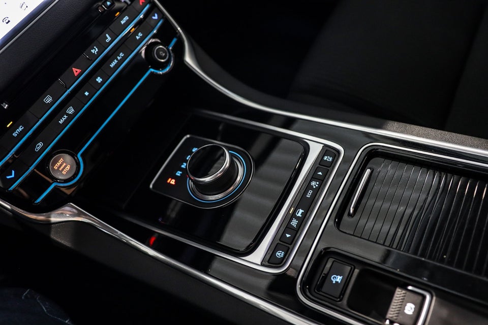 Jaguar XF 2,0 D180 Pure aut. 4d