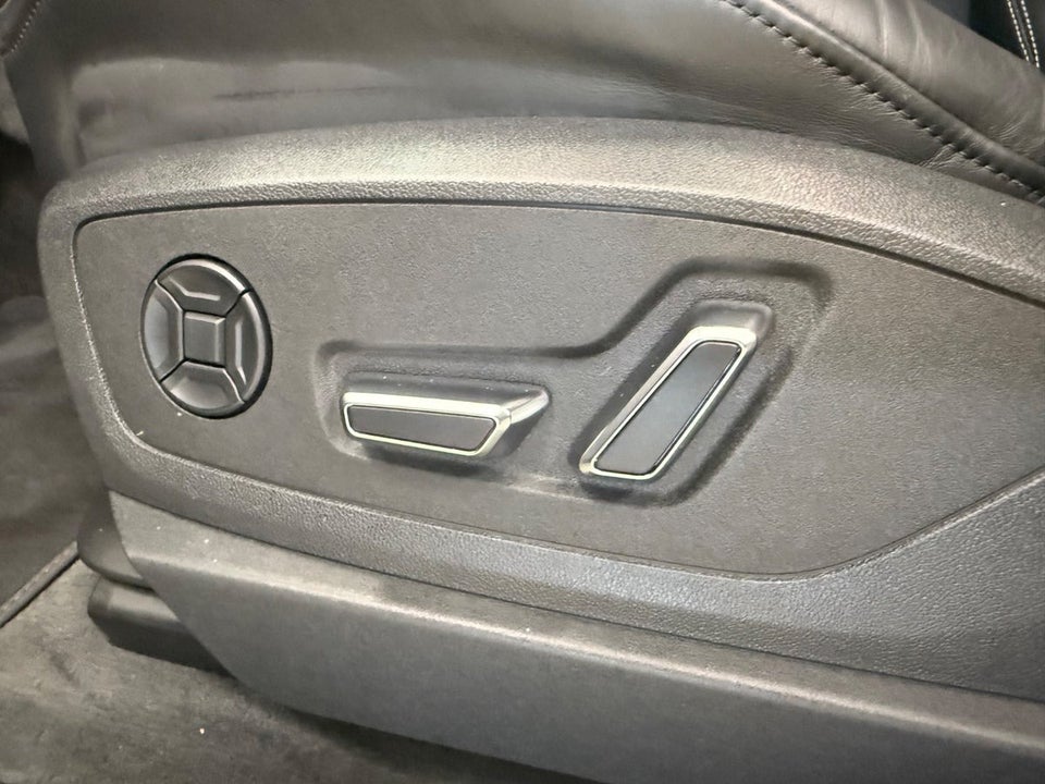 Audi e-tron 55 S-line quattro 5d